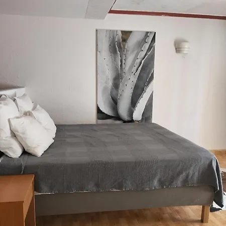 Unique 4-1 Aparthotel