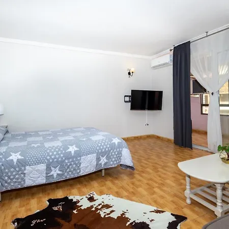 Unique 4-1 Aparthotel