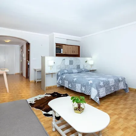 Unique 4-1 Aparthotel *